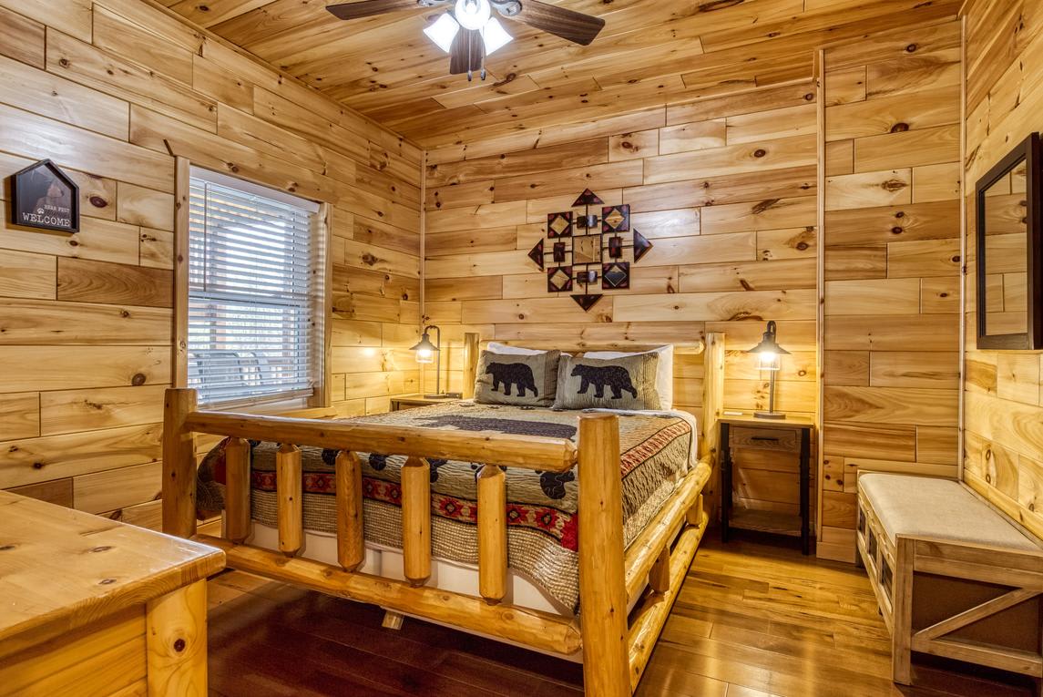 Beartastic Mountain View Lodge interior 1