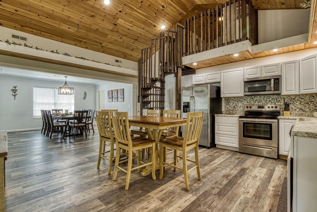 Bearskin Getaway interior 2