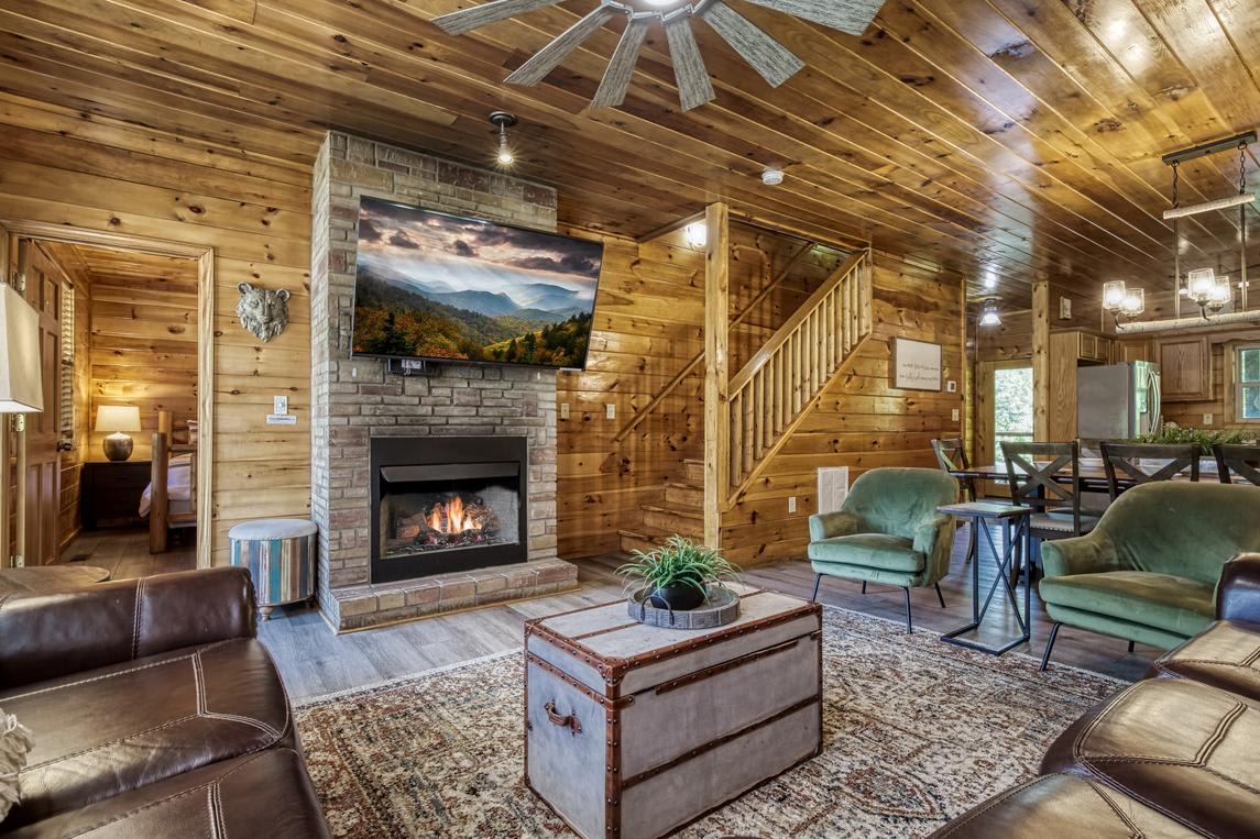Cozy Bear Lodge interior 1