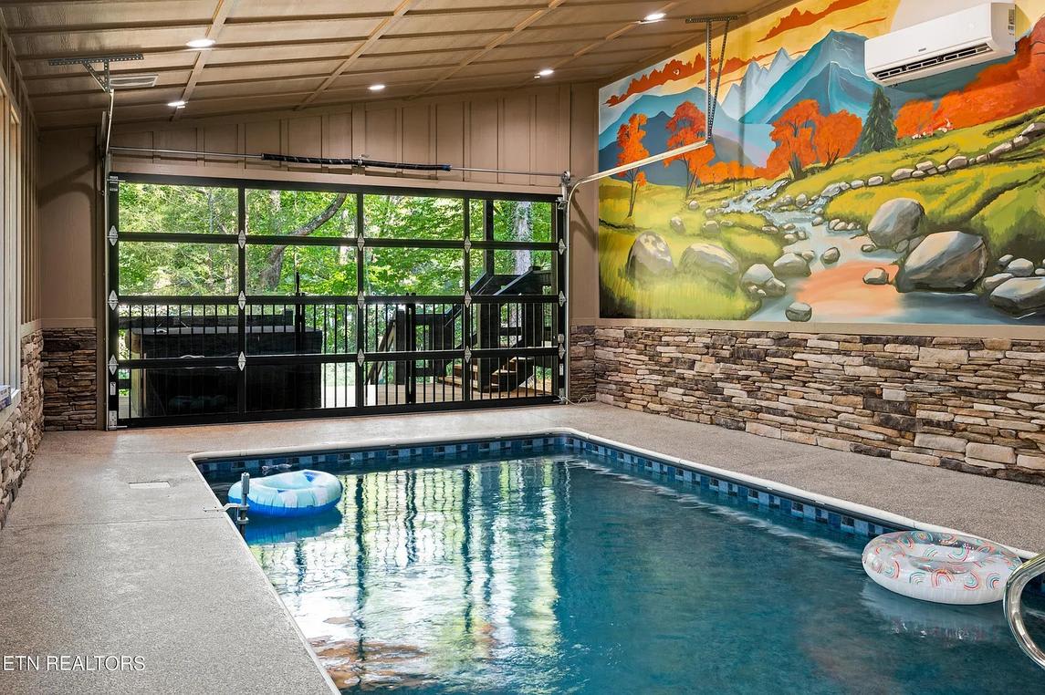 Creekside Splash interior 1