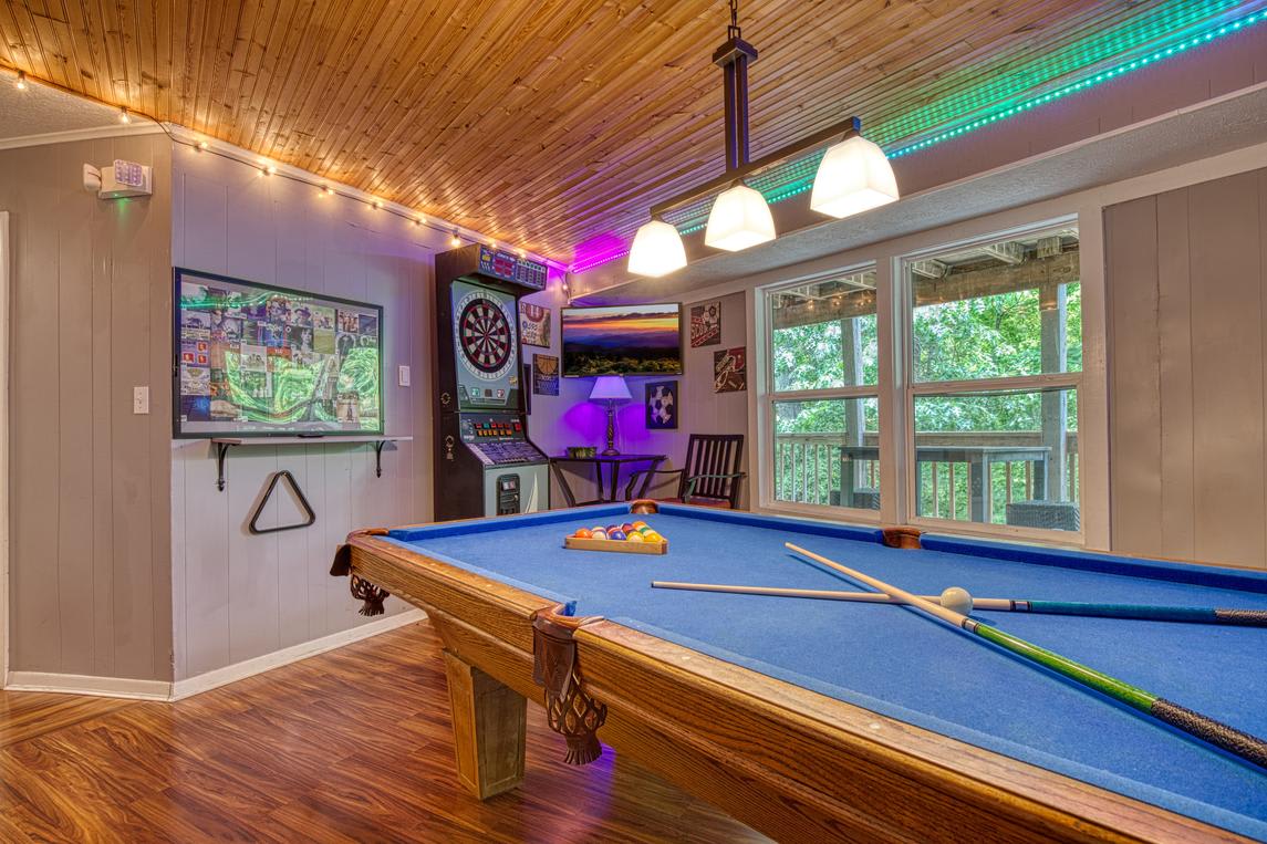 Dancing Bears Lodge interior 4