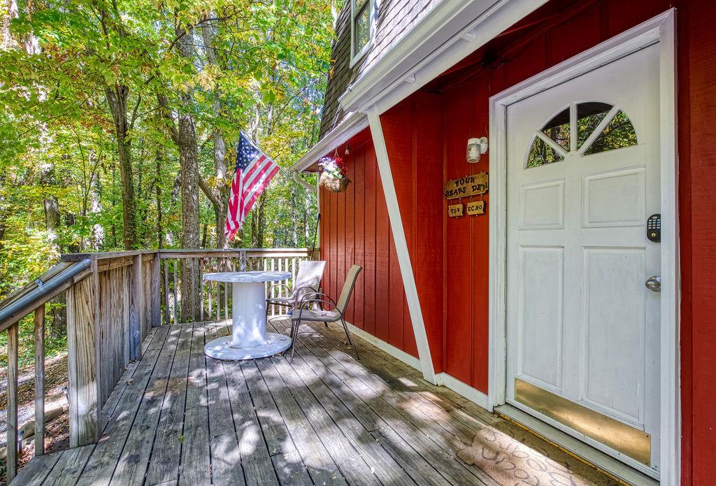 Four Bears Den interior 1