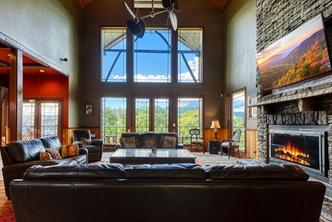 King Of The Mountain interior 4