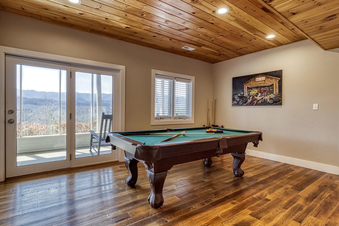 LeConte Mountain Lodge interior 2