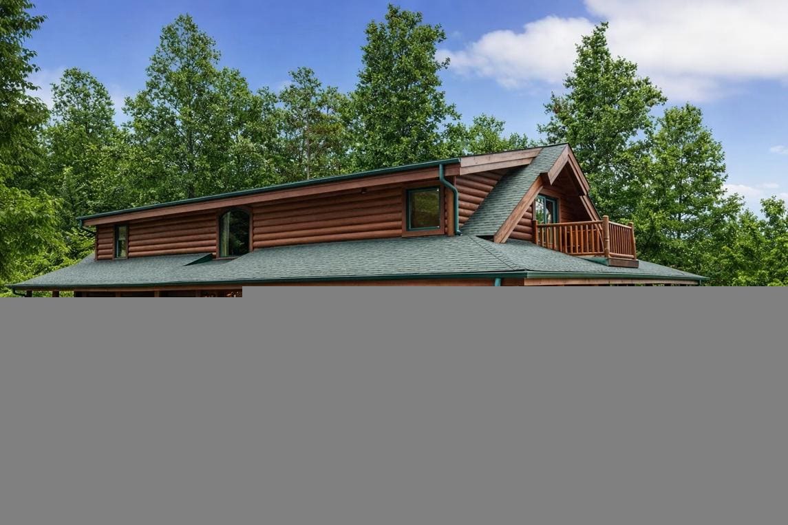 Legend Crest Lodge - main view