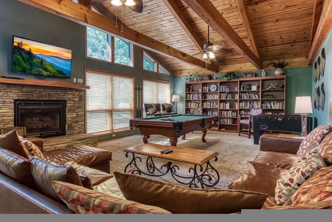 Mountain Lake Lodge interior 3
