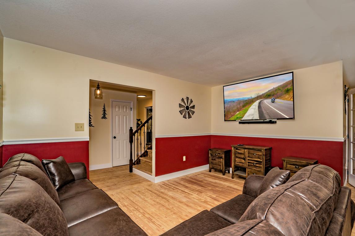 Pigeon Forge Escape - Theater Room