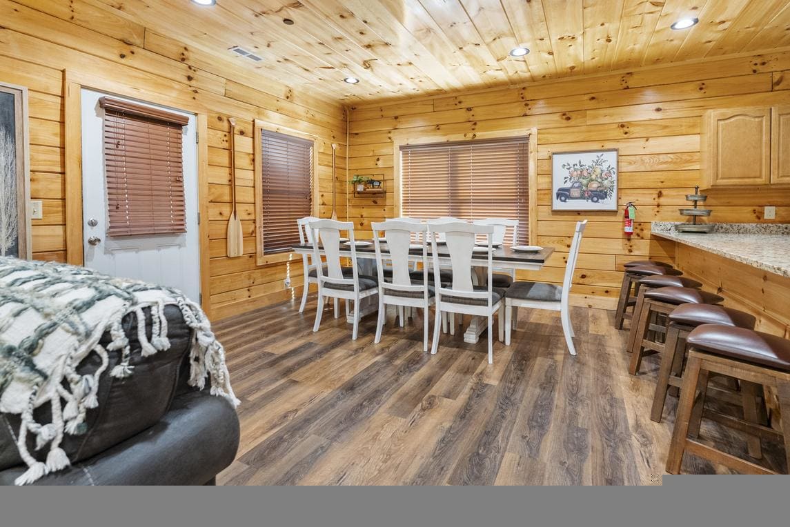 Pine Mountain Retreat interior 3