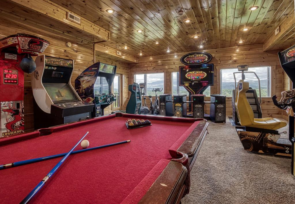 Serenity Mountain Pool Lodge interior 3