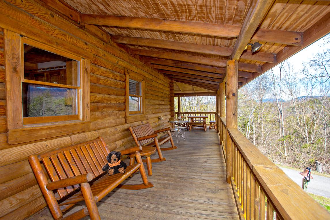 Smoky Bear Lodge with Guest House - Hot Tub