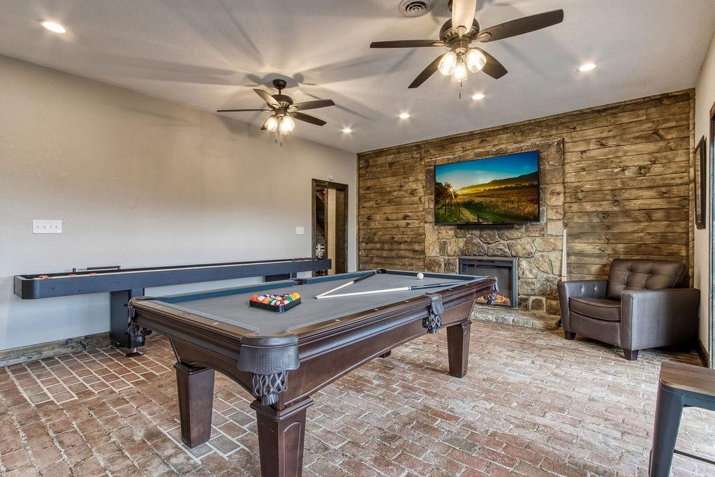Smoky Vista Lodge interior 4