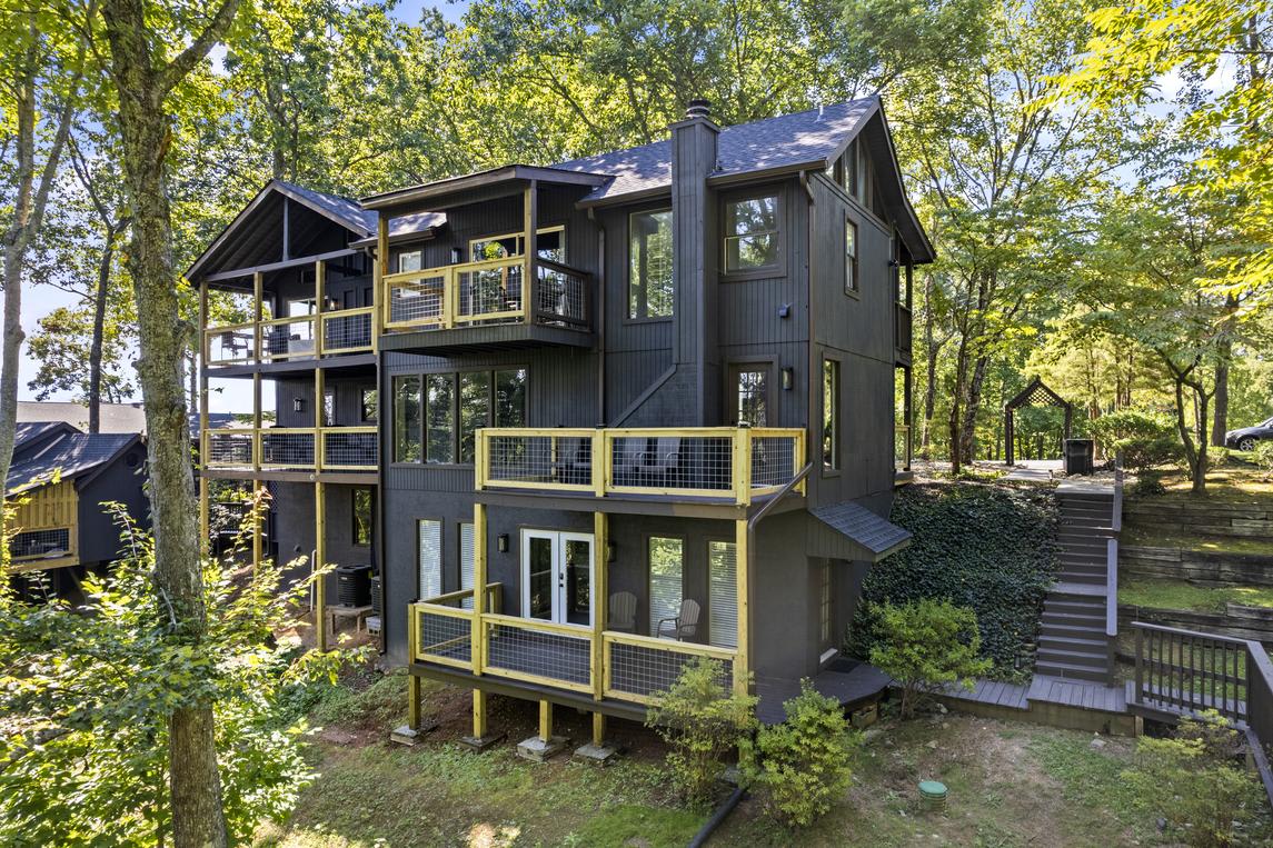 Smoky Vista Retreat interior 2