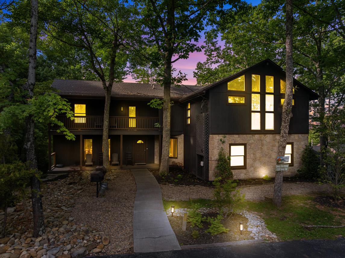 Smoky Vista Retreat interior 1