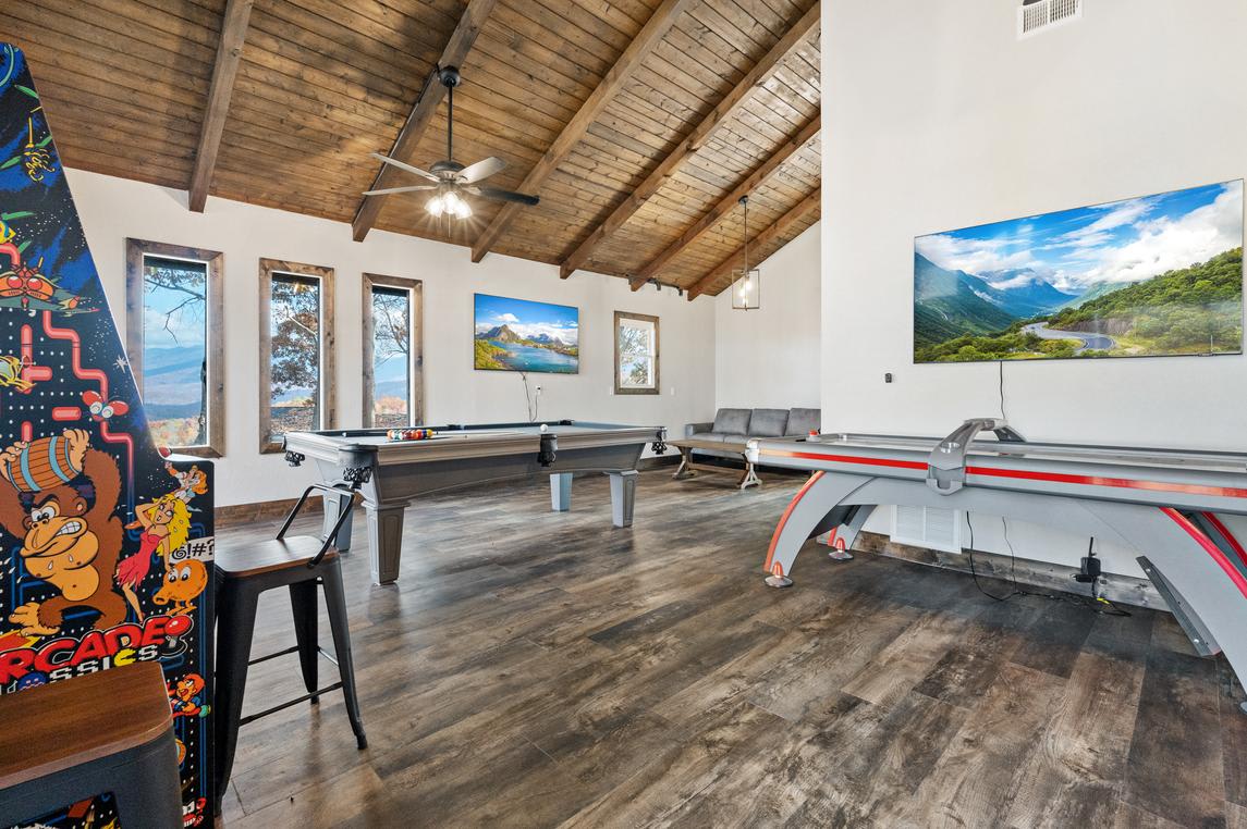 Smoky Vista Retreat - Outdoor Grill