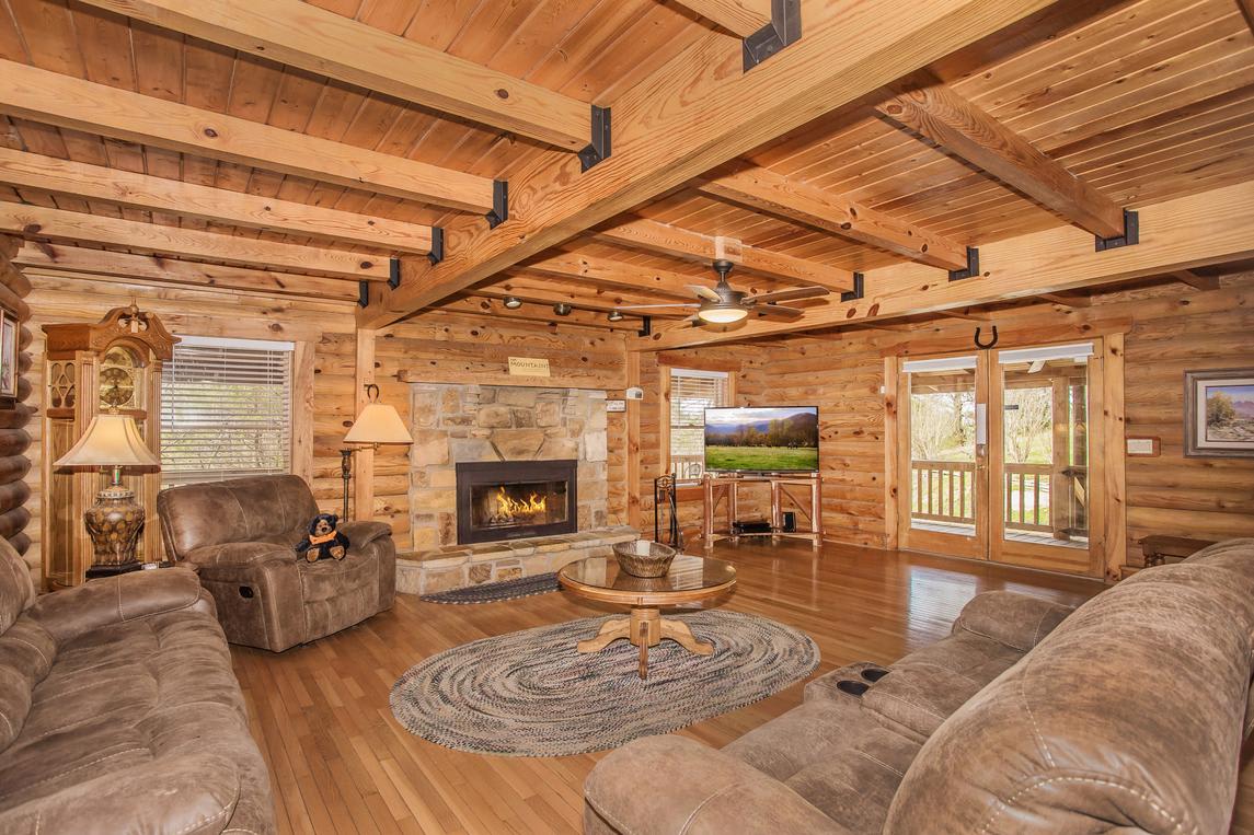 Smoky Bear Lodge with Guest House interior 4