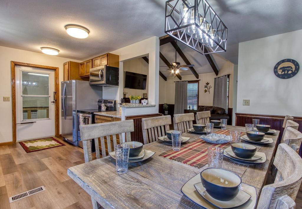Pigeon Forge Getaway interior 1