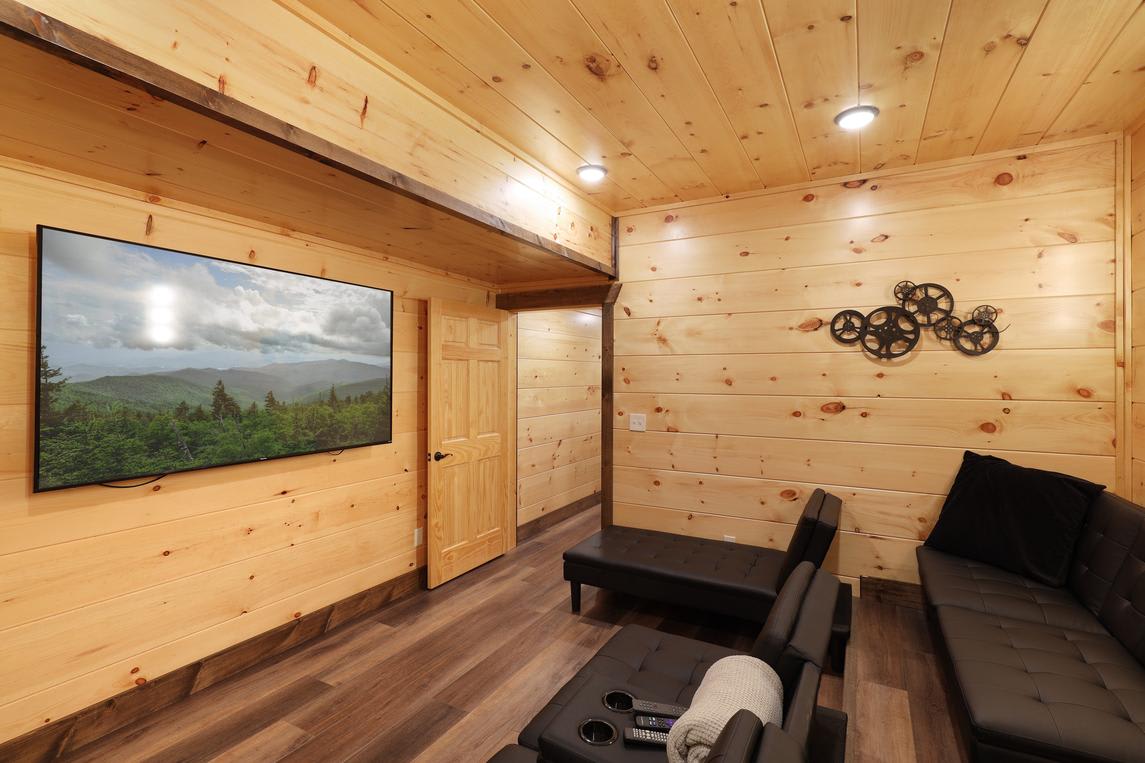 Paradise Pool Lodge interior 4