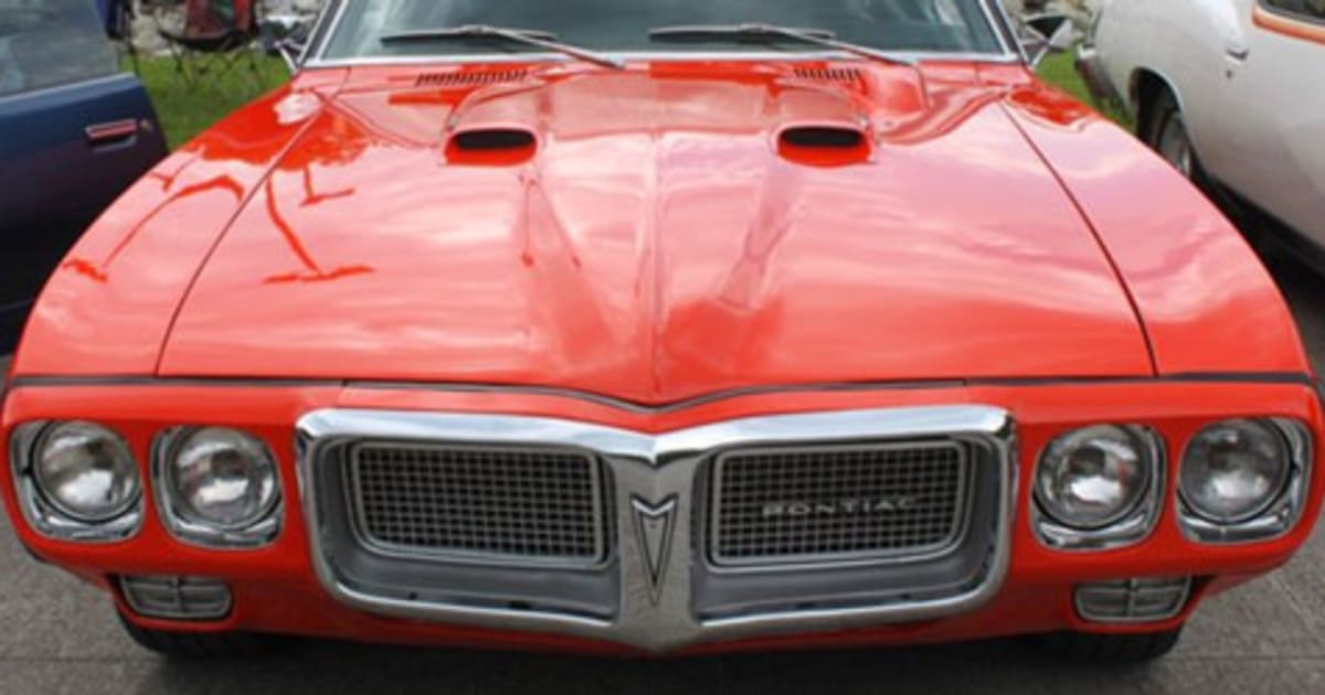 Pontiacs in Pigeon Forge