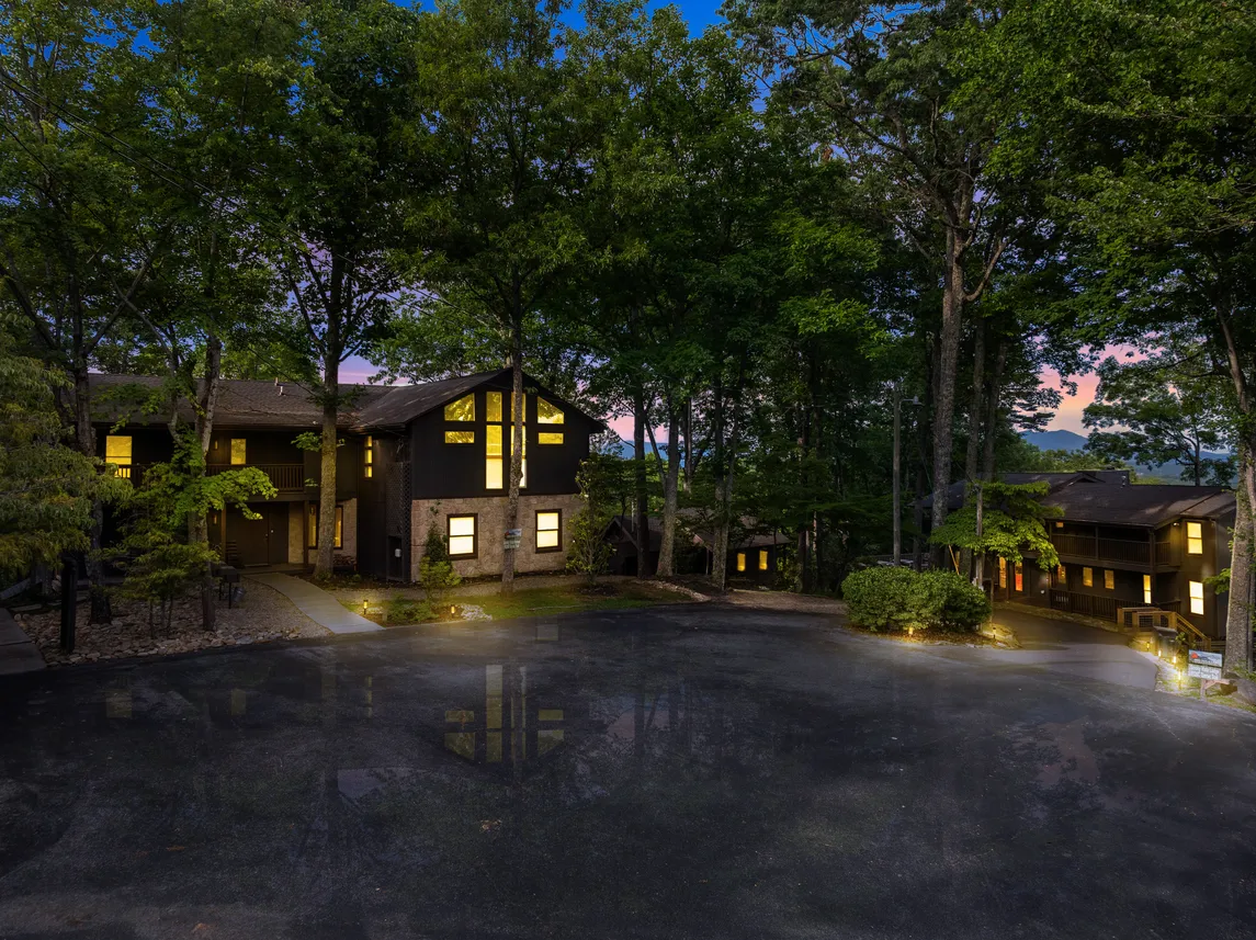Multiple group cabins near each other in Smoky Mountain resort
