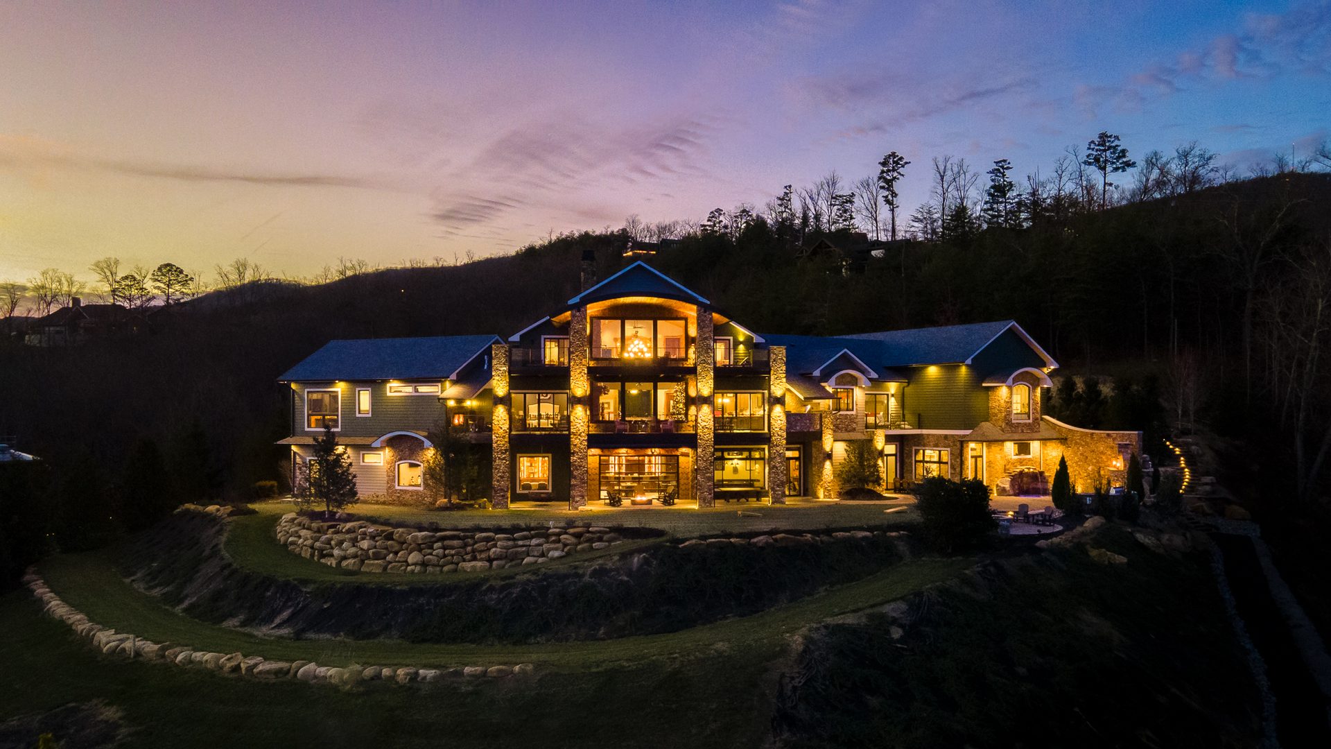 Luxury Smoky Mountain cabin at twilight