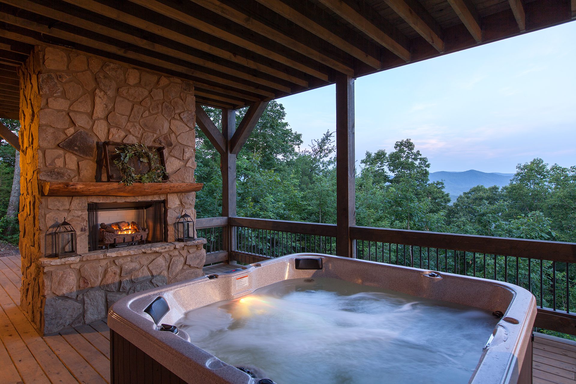Smoky Mountain cabin rentals with hot tubs