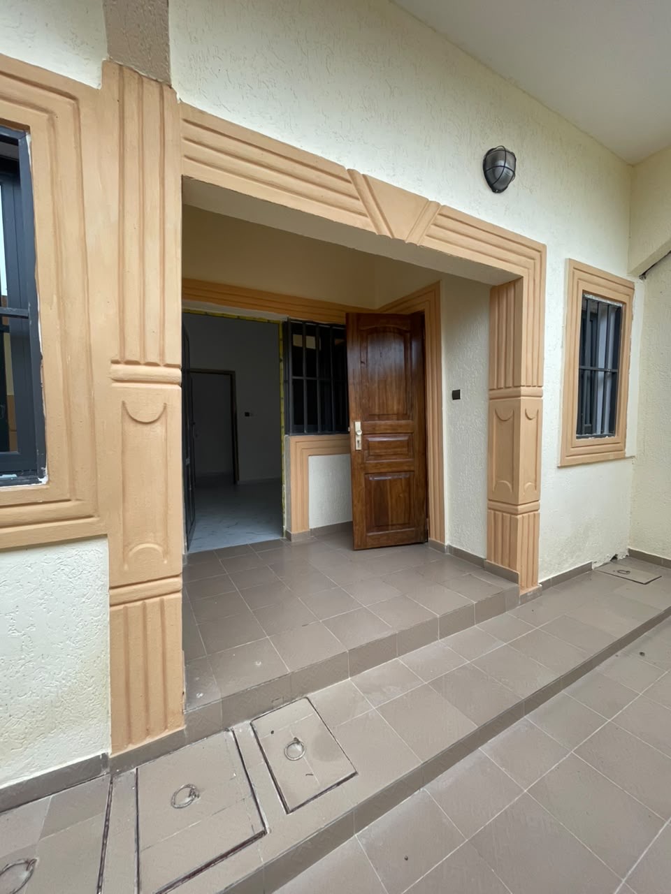 A LOUER-CHAMBRE SALON MODERNE IDEALEMENT SITUEE A DIKAME