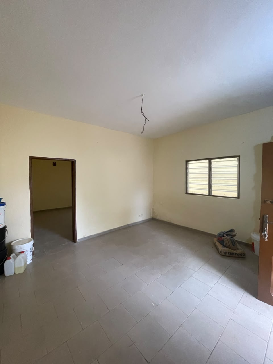 A LOUER - CHAMDRE SALON MODERNE IDEALEMENT SITUEE A DAVIE_ 260M DE LA RN1