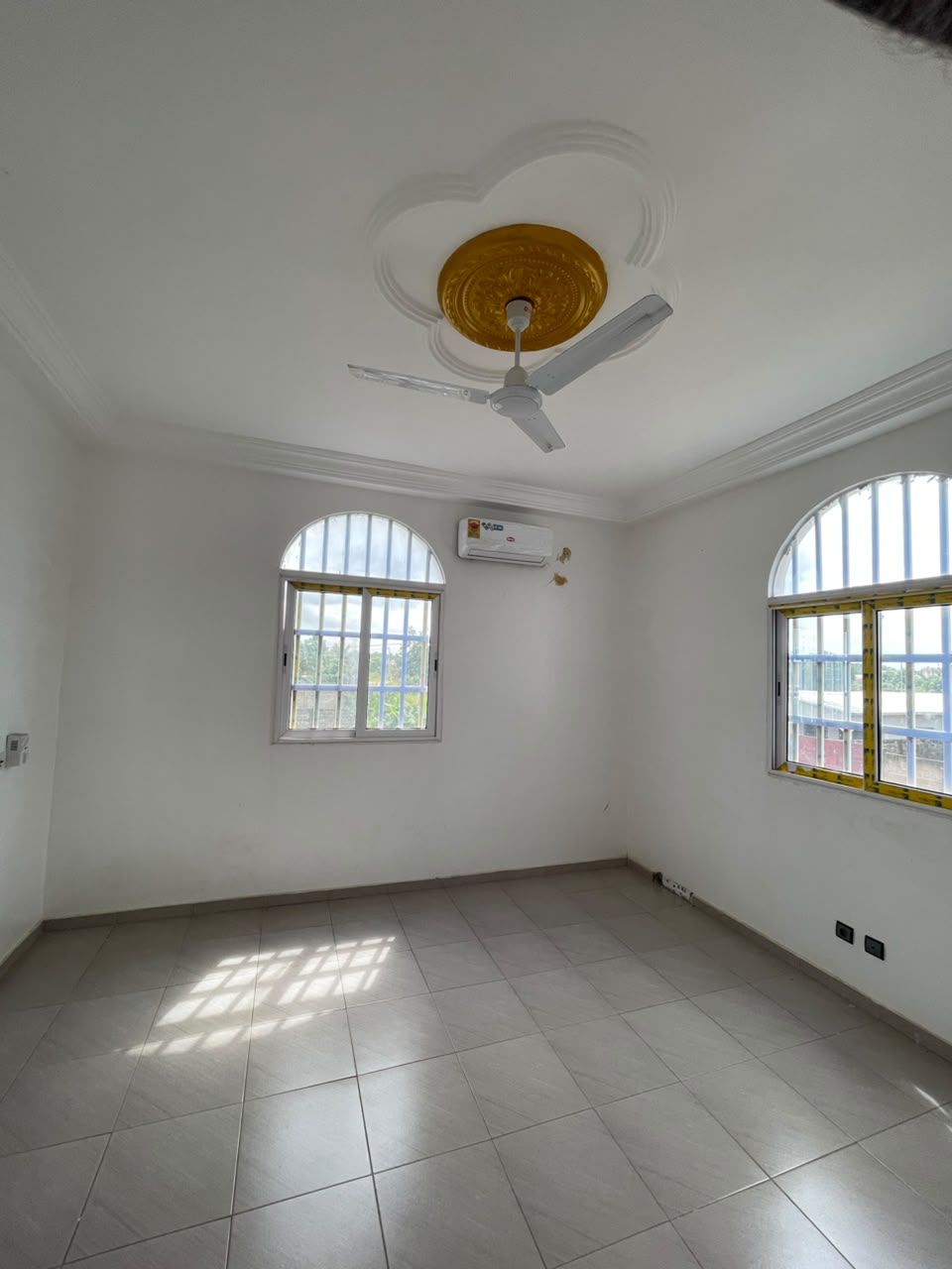 A LOUER - 3 CHAMBRE SALON MODERNE IDEALEMENT SITUEE A SANGUERA - SANYRAMA