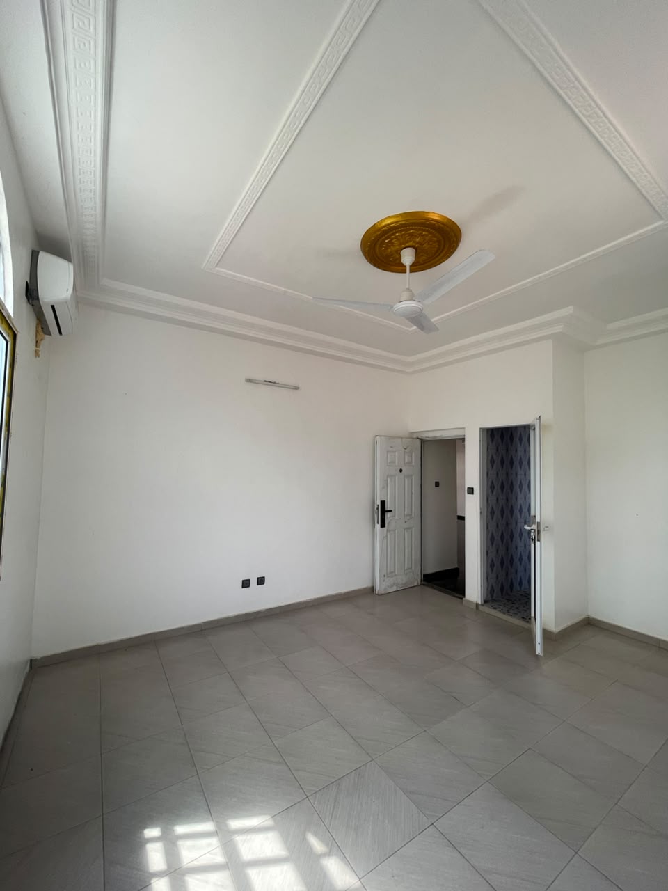 A LOUER - 3 CHAMBRE SALON MODERNE IDEALEMENT SITUEE A SANGUERA - SANYRAMA