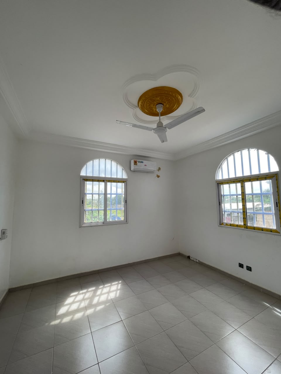 A LOUER - 3 CHAMBRE SALON MODERNE IDEALEMENT SITUEE A SANGUERA - SANYRAMA