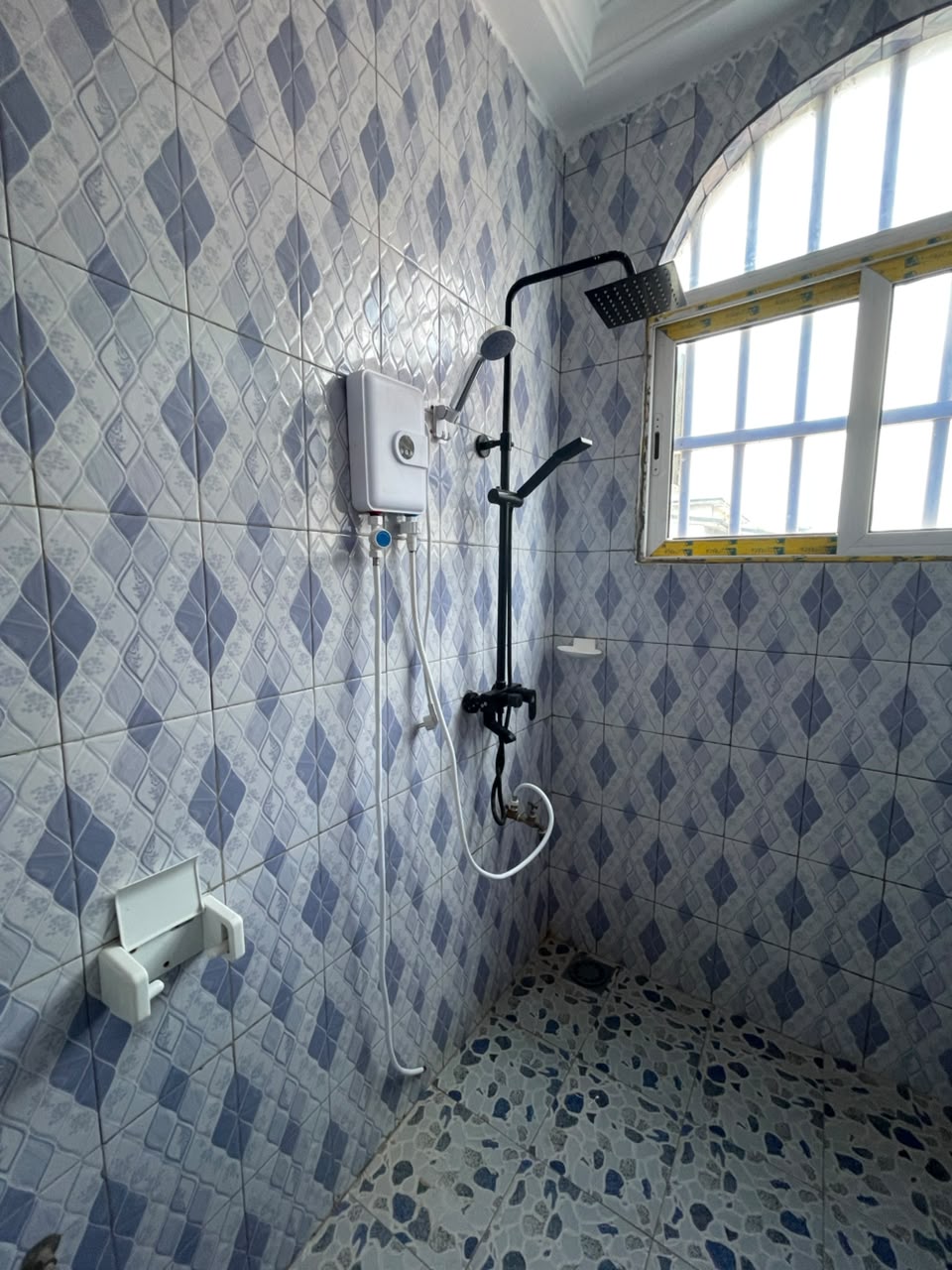 A LOUER - 3 CHAMBRE SALON MODERNE IDEALEMENT SITUEE A SANGUERA - SANYRAMA