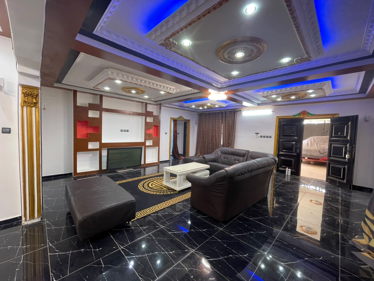 A LOUER -3 CHAMBRES SALON MODERNE BIEN MEUBLE SITUE A SANGUERA - SANYRAME