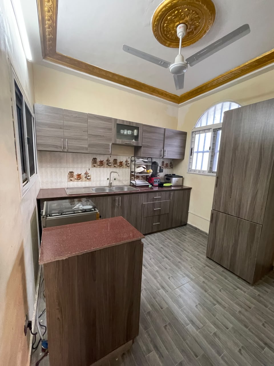 A LOUER -3 CHAMBRES SALON MODERNE BIEN MEUBLE SITUE A SANGUERA - SANYRAME