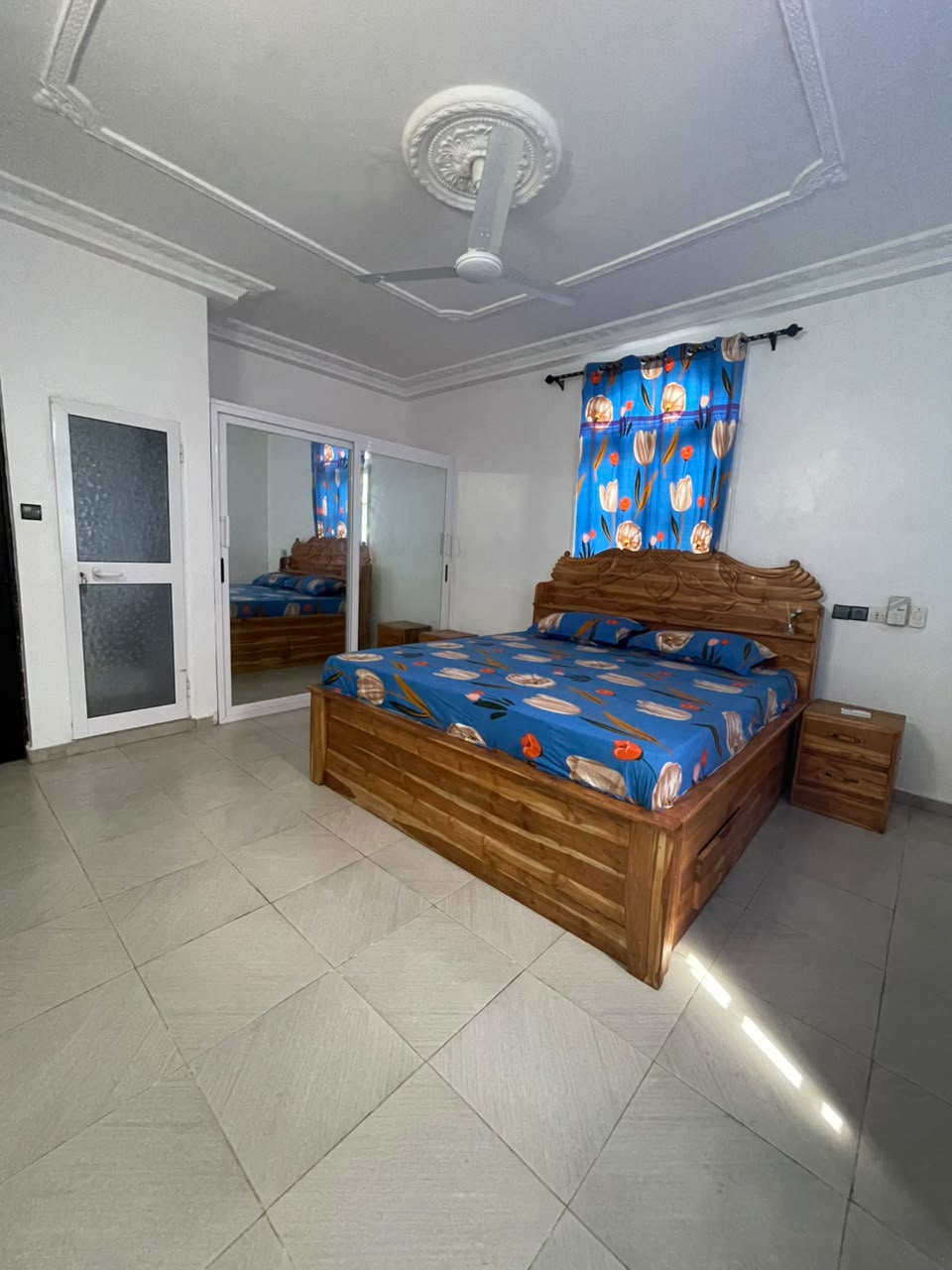 A LOUER -3 CHAMBRES SALON MODERNE BIEN MEUBLE SITUE A SANGUERA - SANYRAME