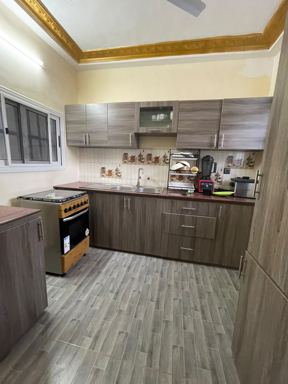 A LOUER -3 CHAMBRES SALON MODERNE BIEN MEUBLE SITUE A SANGUERA - SANYRAME