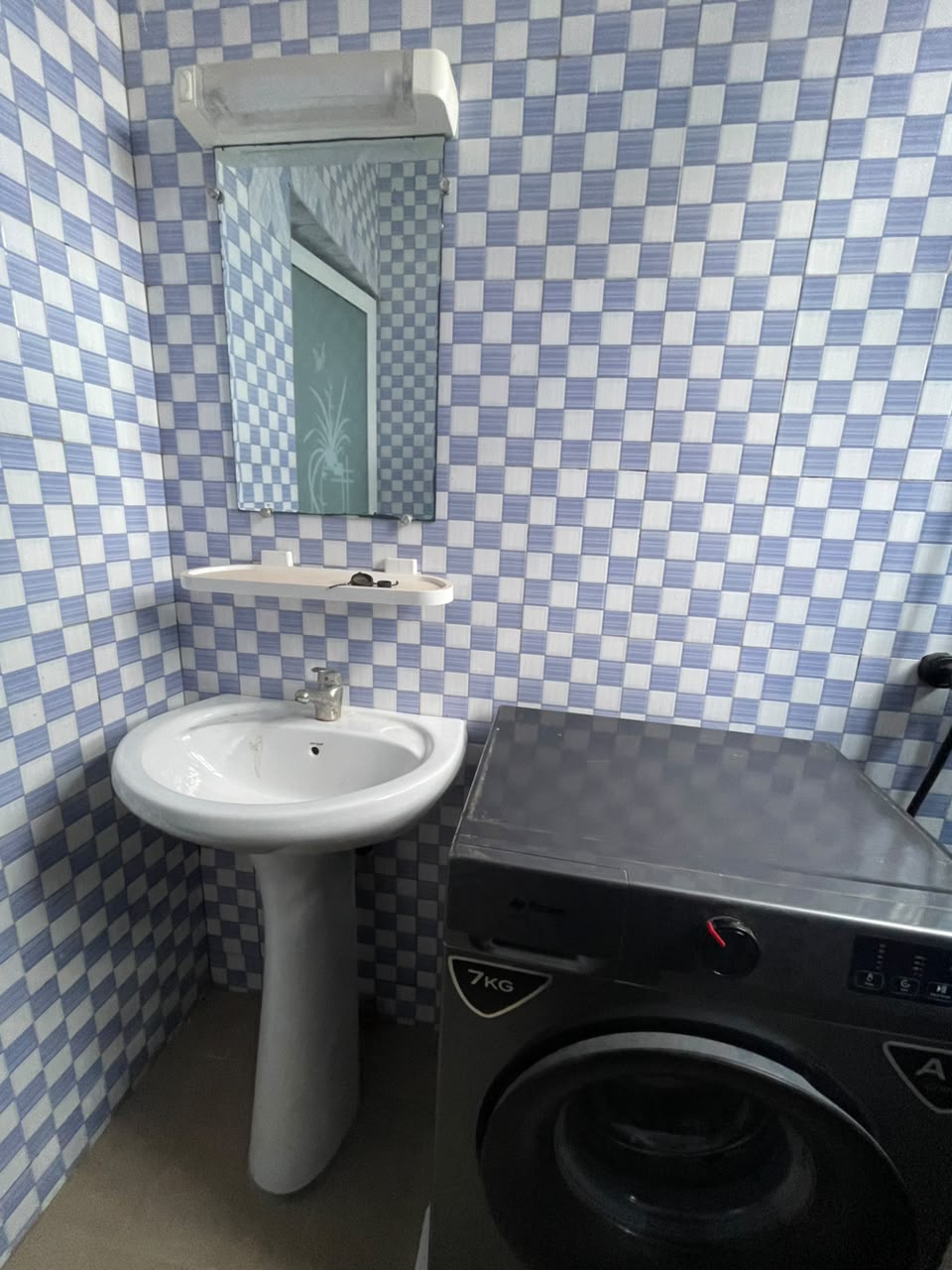 A LOUER -3 CHAMBRES SALON MODERNE BIEN MEUBLE SITUE A SANGUERA - SANYRAME