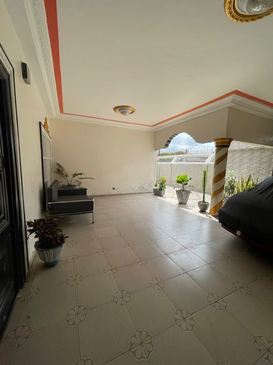 A LOUER -3 CHAMBRES SALON MODERNE BIEN MEUBLE SITUE A SANGUERA - SANYRAME