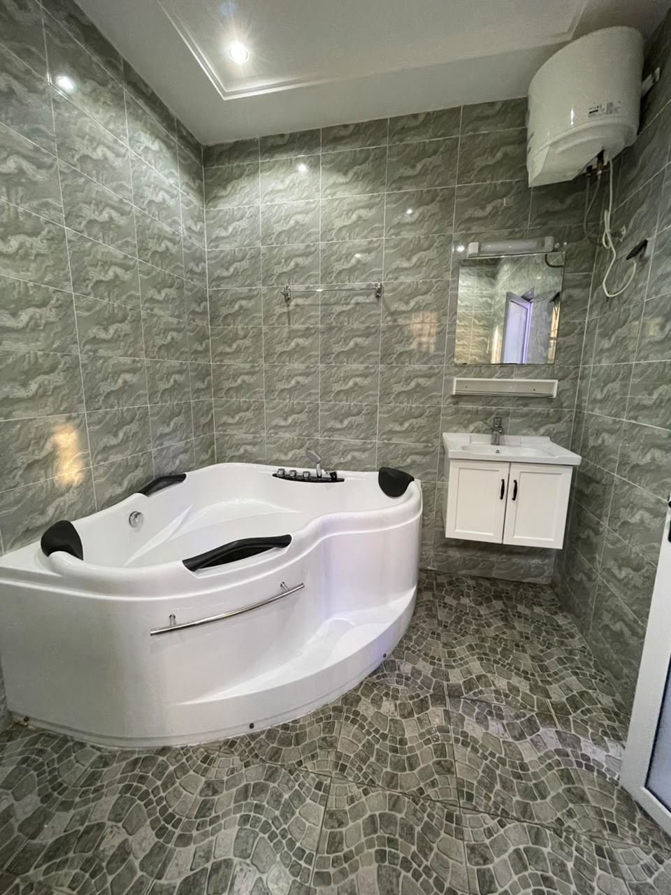 A LOUER - VILLA MODERNE IDEALEMENT SITUEE A AMADENTA