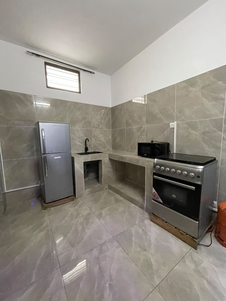 A LOUER - VILLA MODERNE IDEALEMENT SITUEE A TOTSI