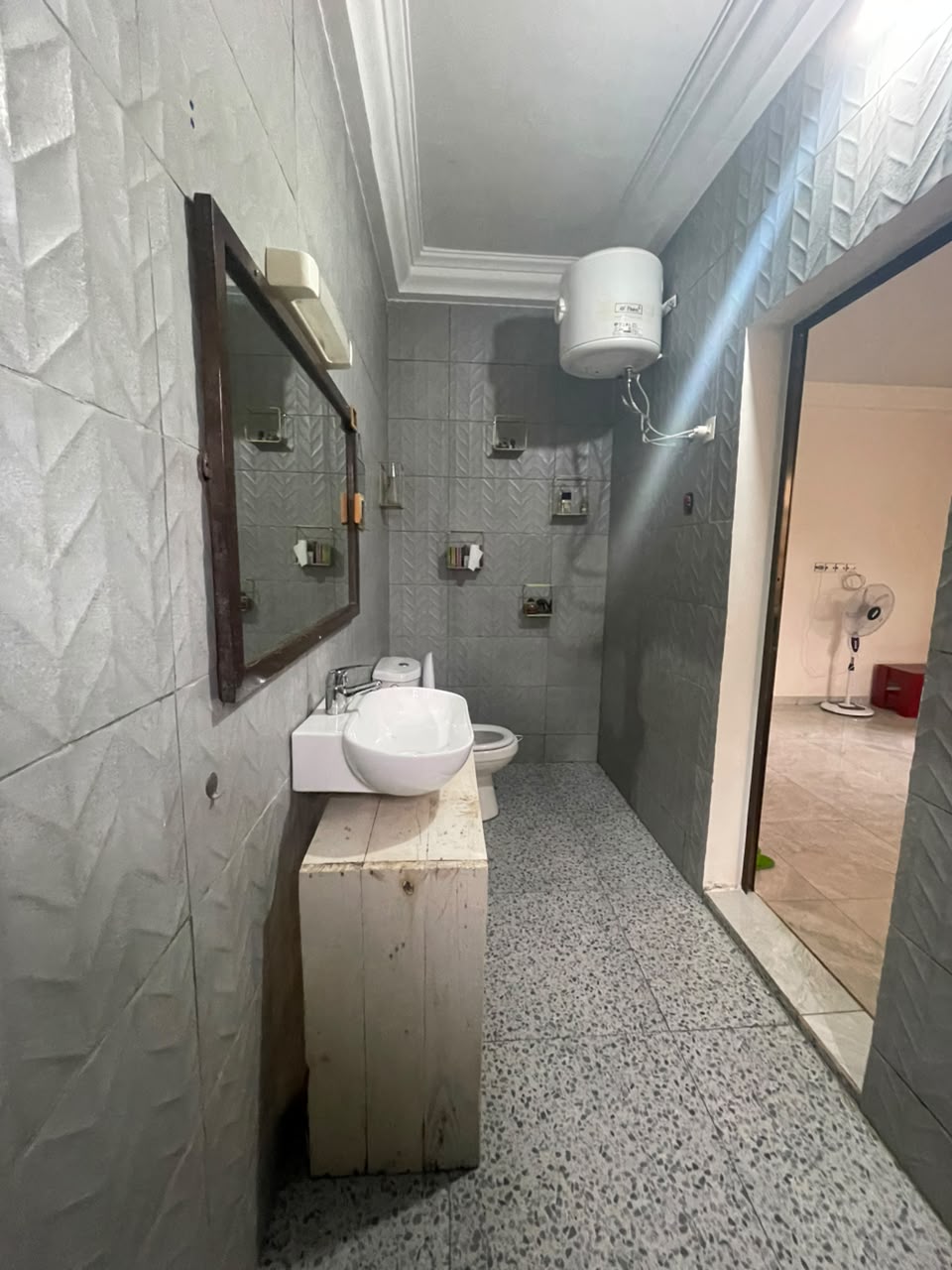 A LOUER - VILLA MODERNE IDEALEMENT SITUEE A AGBAVI