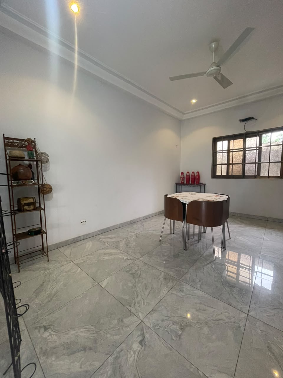 A LOUER - VILLA MODERNE IDEALEMENT SITUEE A AGBAVI