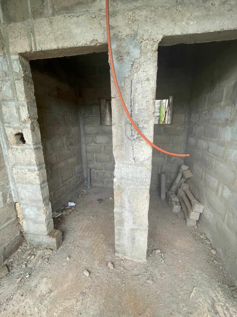 MAISON INACHEVEE - A VENDRE SITUE A GBOMAME