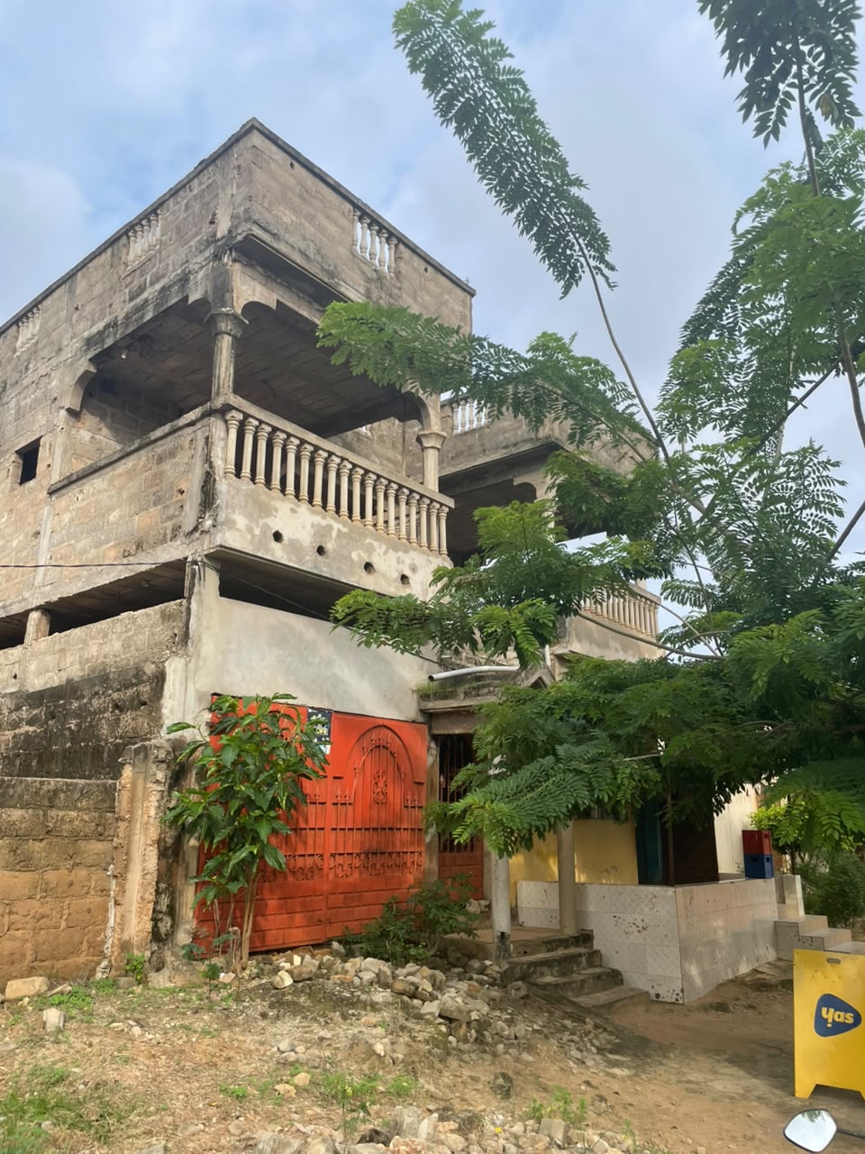 MAISON INACHEVEE - A VENDRE SITUE A GBOMAME