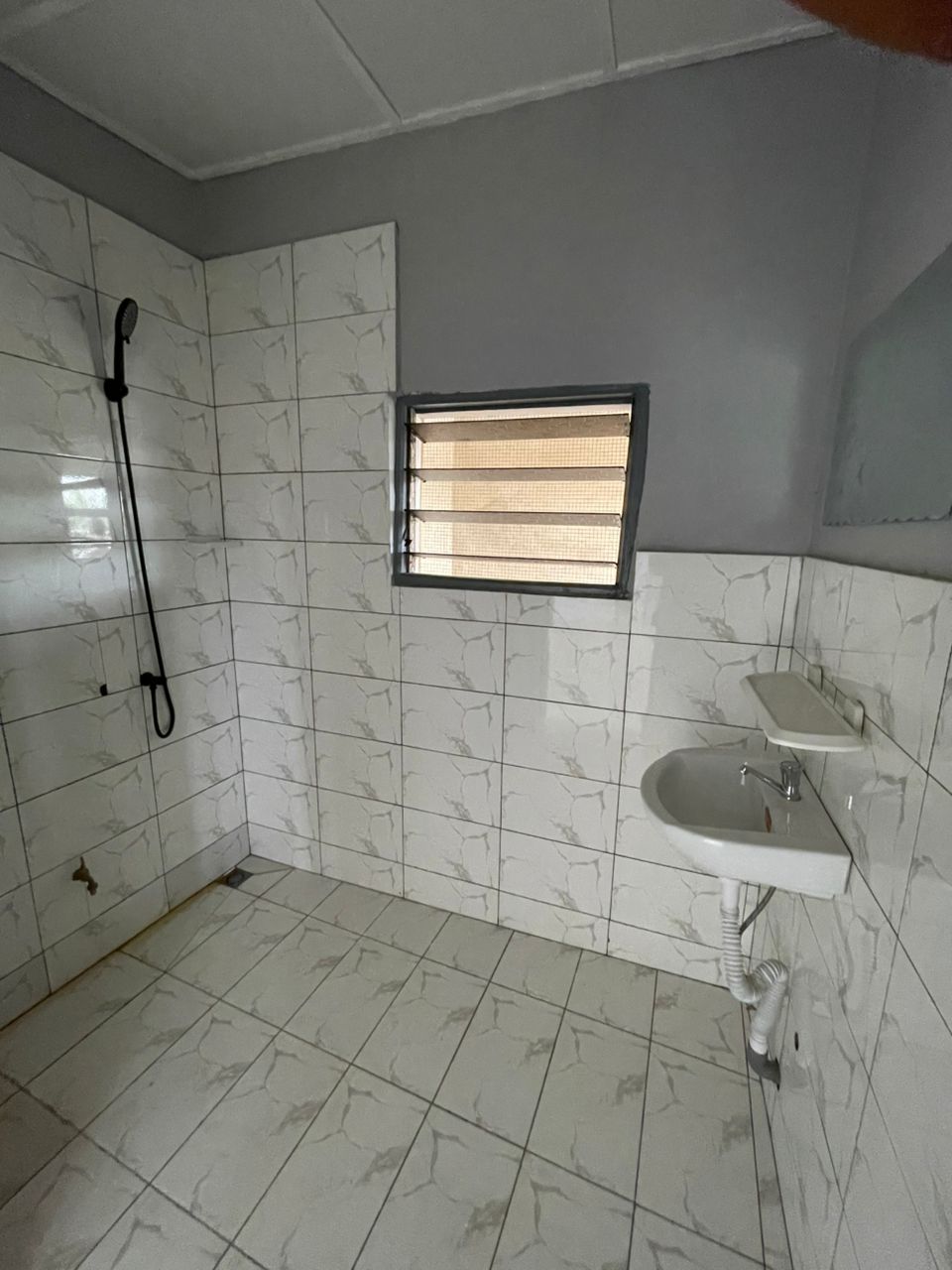 A LOUER - UNE CHAMBRE SALON A TSIKPLONOU CONDJI