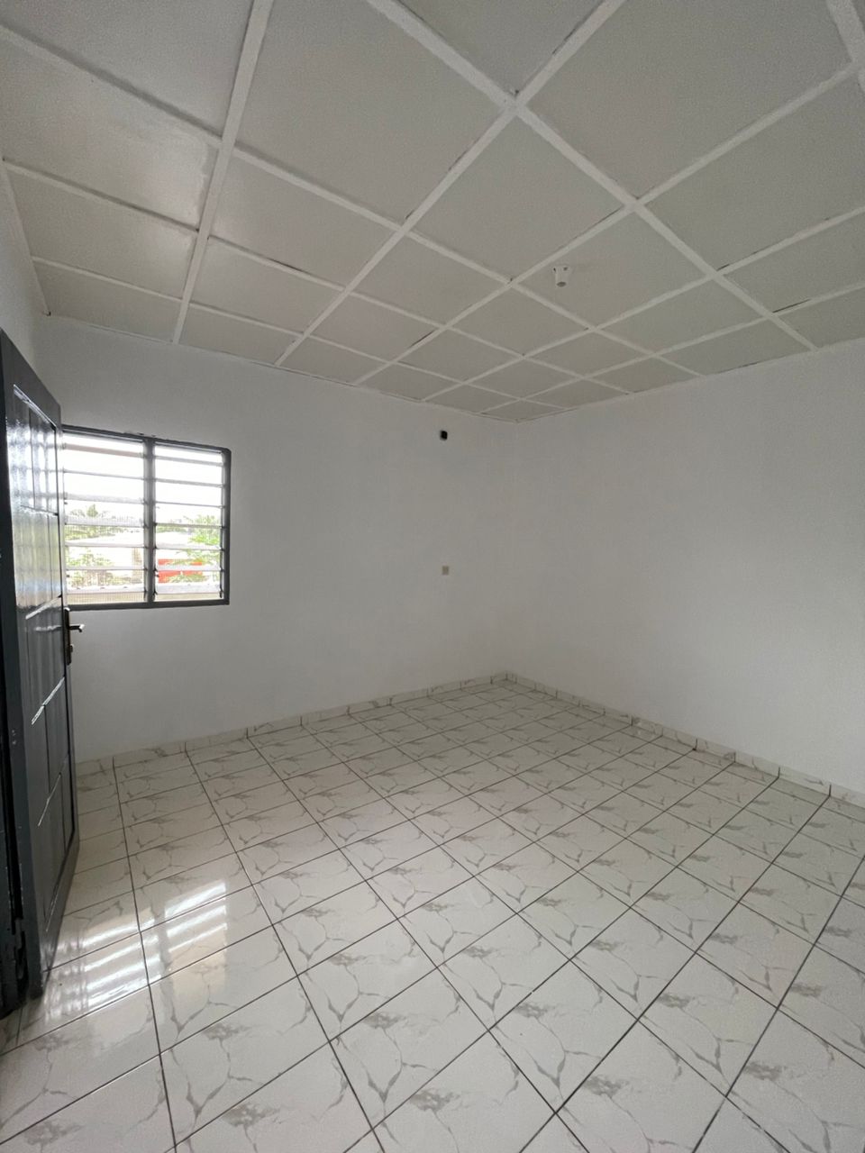 A LOUER - UNE CHAMBRE SALON A TSIKPLONOU CONDJI