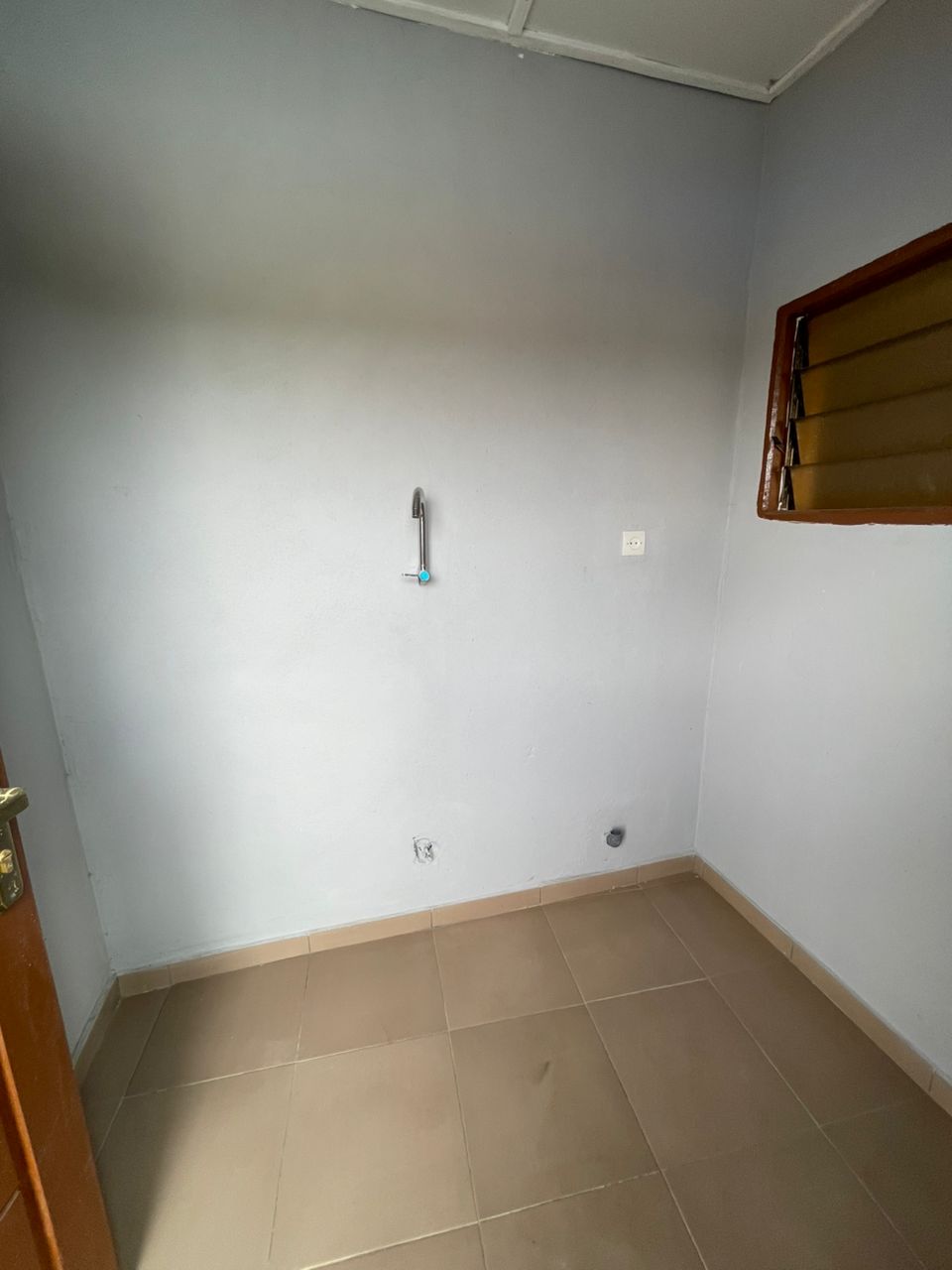 A LOUER - UNE CHAMBRE SALON A TSIKPLONOU CONDJI