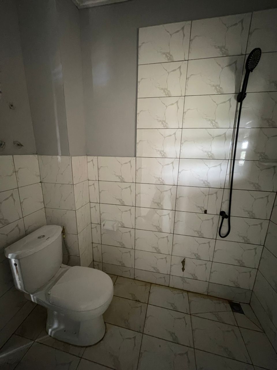 A LOUER - UNE CHAMBRE SALON A TSIKPLONOU CONDJI