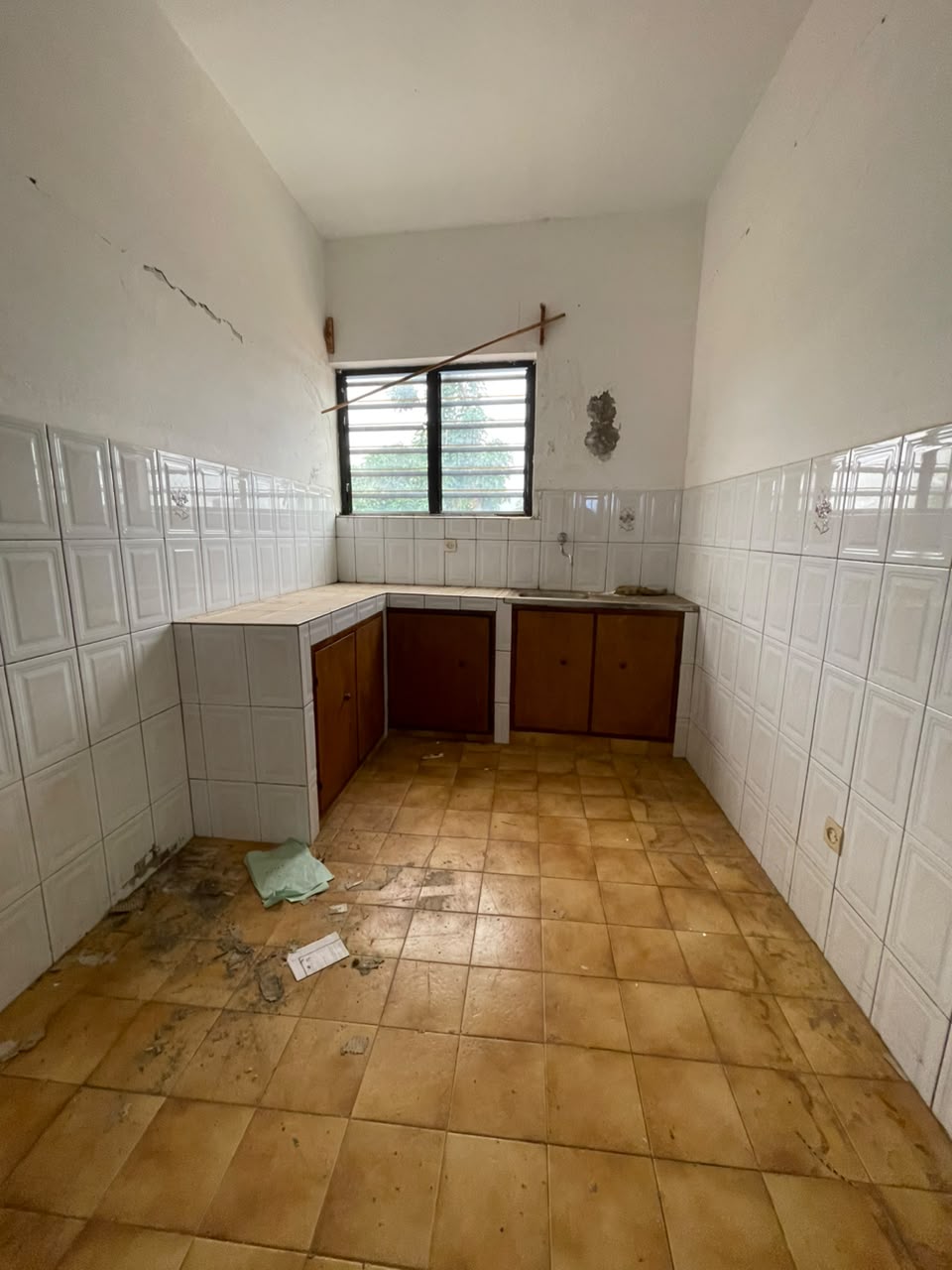 A LOUER - TROIS CHAMBRES SALON A ADIDOGOMÉ-FRANCISCAIN