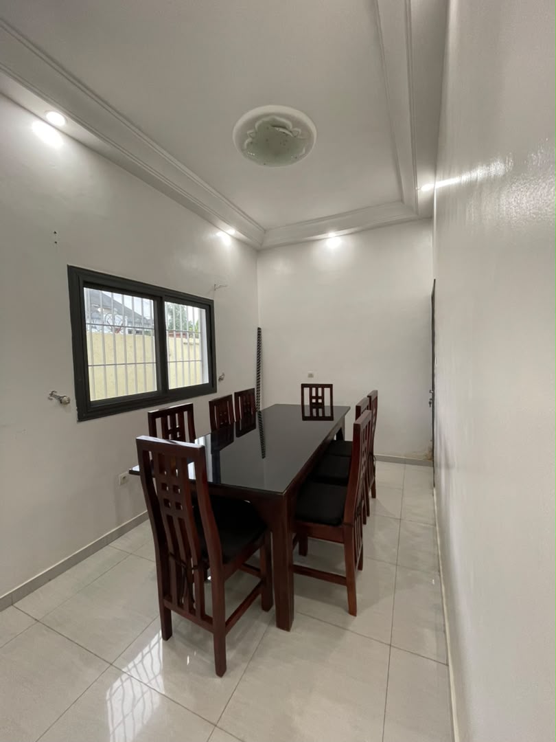 A LOUER - VILLA QUATRE CHAMBRES SALON A ADIDOGOMÉ CITE MOKPOKPO