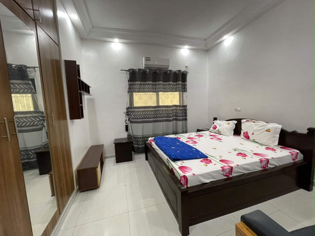 A LOUER - VILLA QUATRE CHAMBRES SALON A ADIDOGOMÉ CITE MOKPOKPO